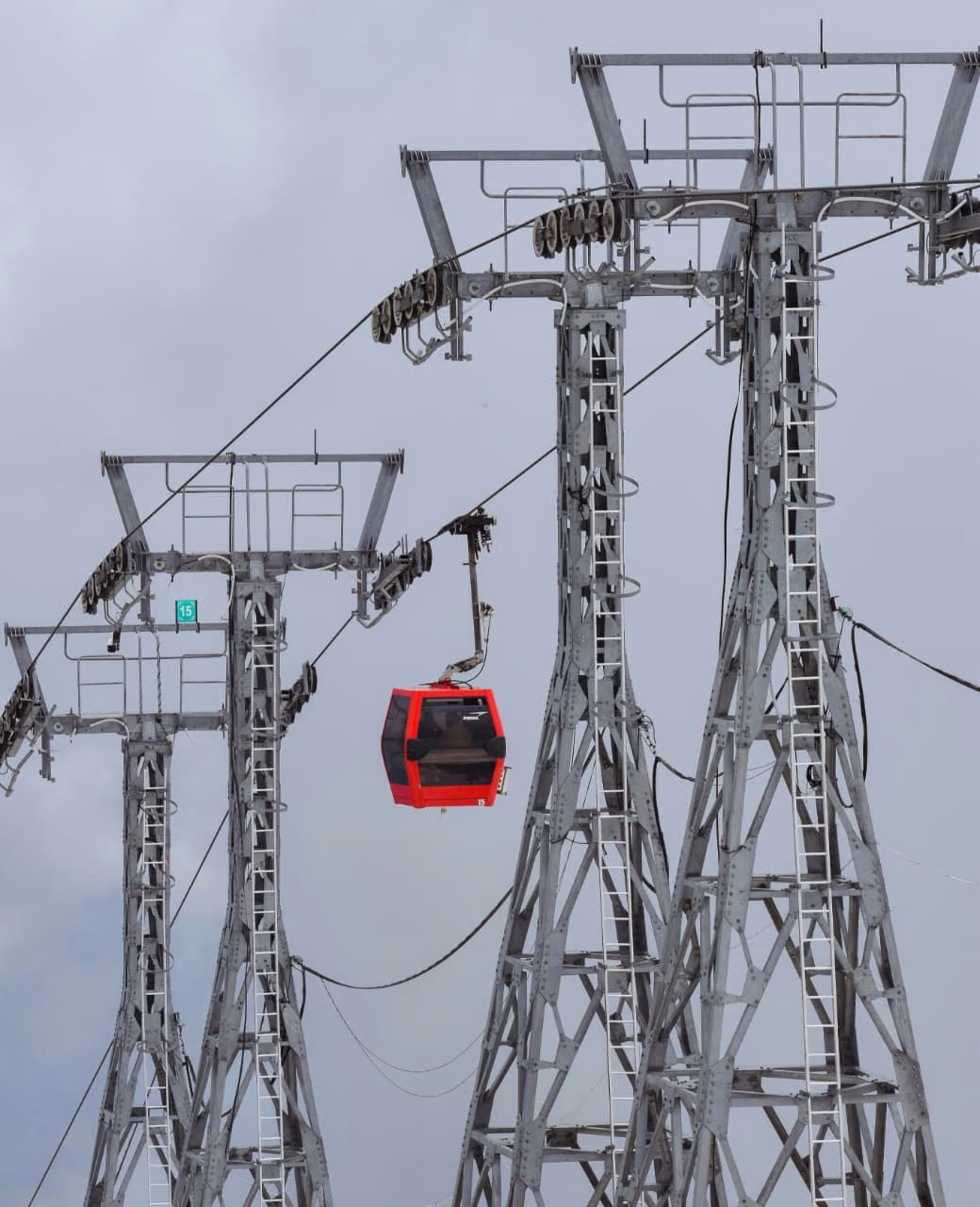Gulmarg Gondola Phase 1 cable car above the snow covered slopes towards Kongdoori